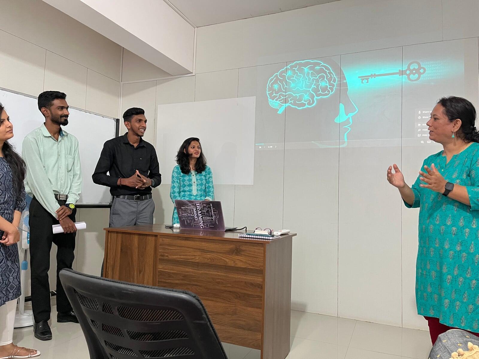  Interactive leadership session at Tekvocation: Director mentoring ex-interns on career growth.